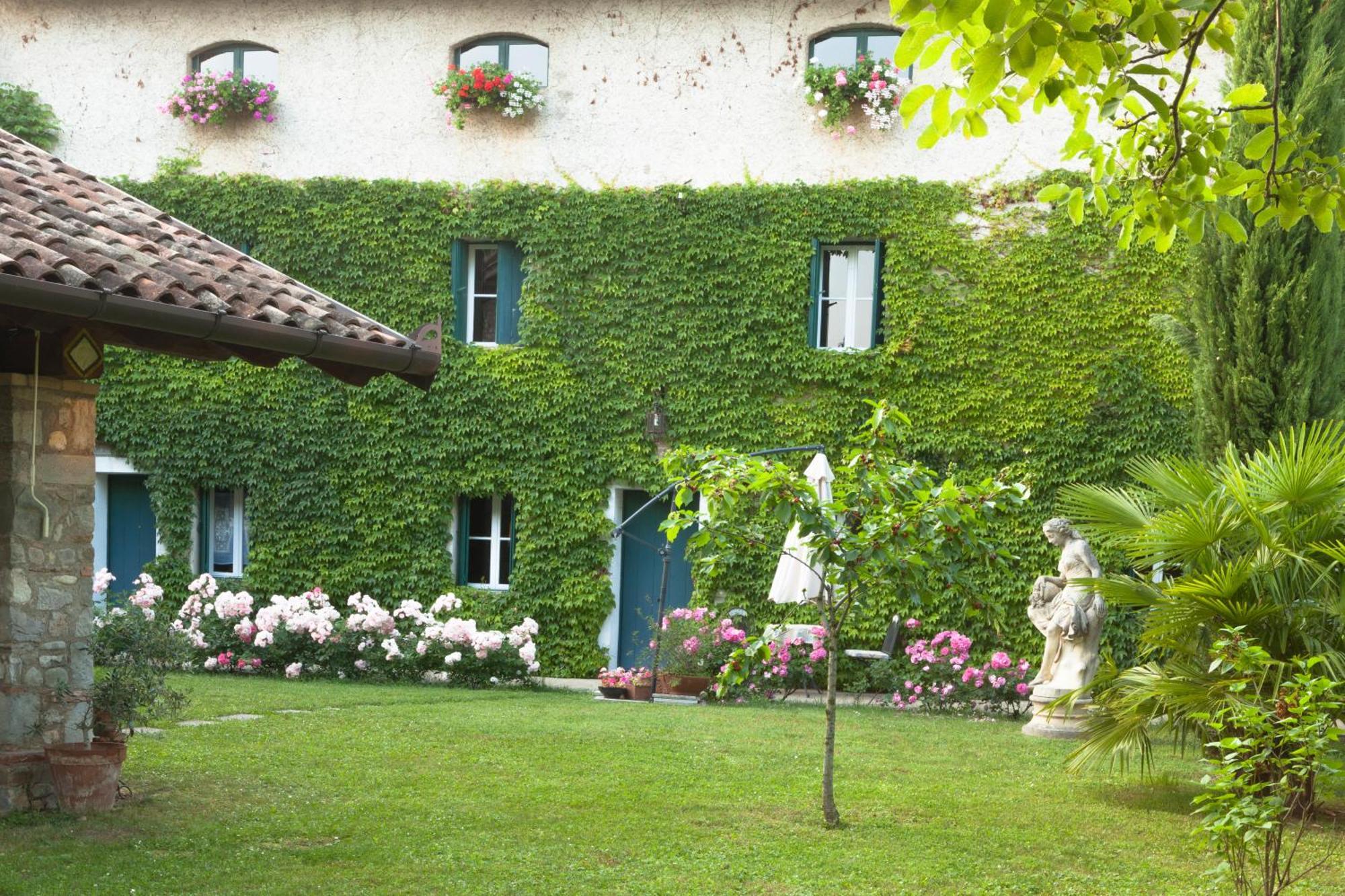 B&B La Casa Del Sole Manzano Exterior photo